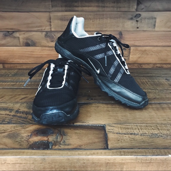 NIKE Jana Star Waffle Track & Field Sneakers - Picture 2 of 7